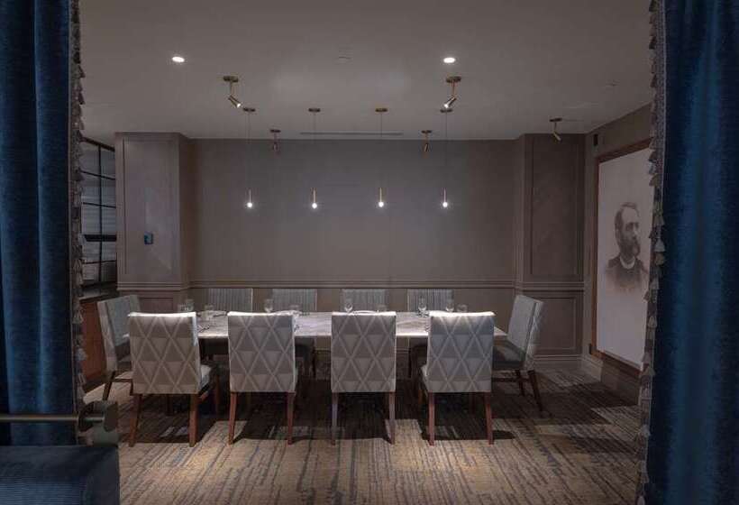 Отель Fort Des Moines, Curio Collection By Hilton