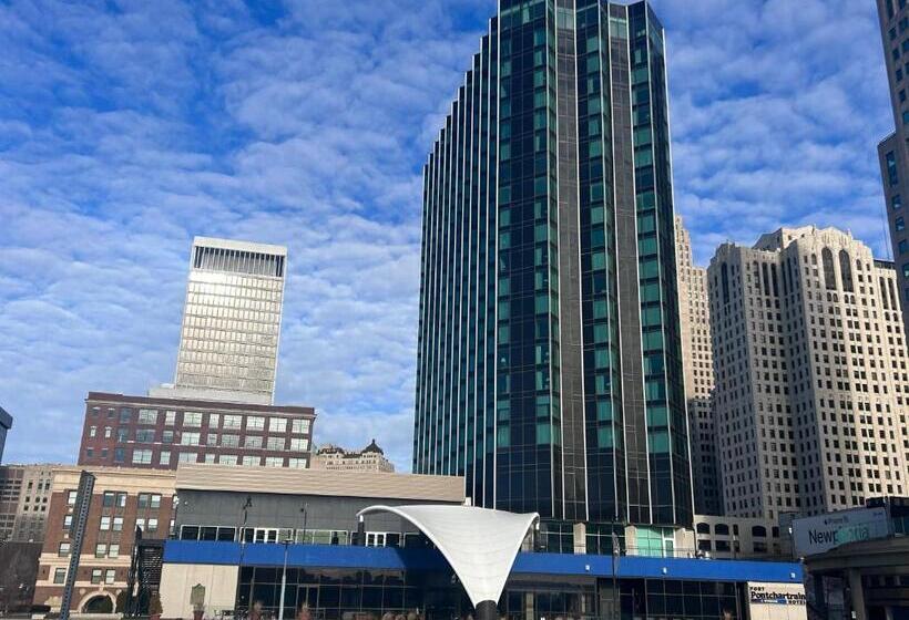 هتل Fort Pontchartrain Detroit, A Wyndham