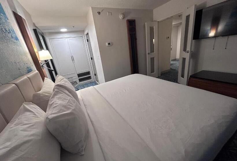 هتل Fort Pontchartrain Detroit, A Wyndham