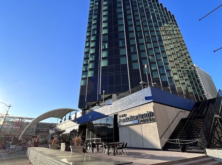 בית מלון כפרי Fort Pontchartrain Detroit, A Wyndham