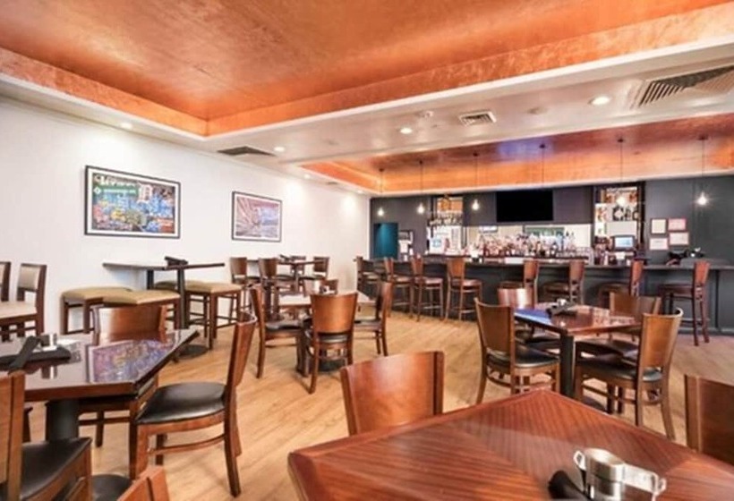 בית מלון כפרי Fort Pontchartrain Detroit, A Wyndham