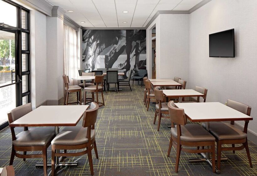 호텔 Hampton Inn Louisville Downtown