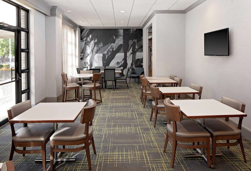 호텔 Hampton Inn Louisville Downtown