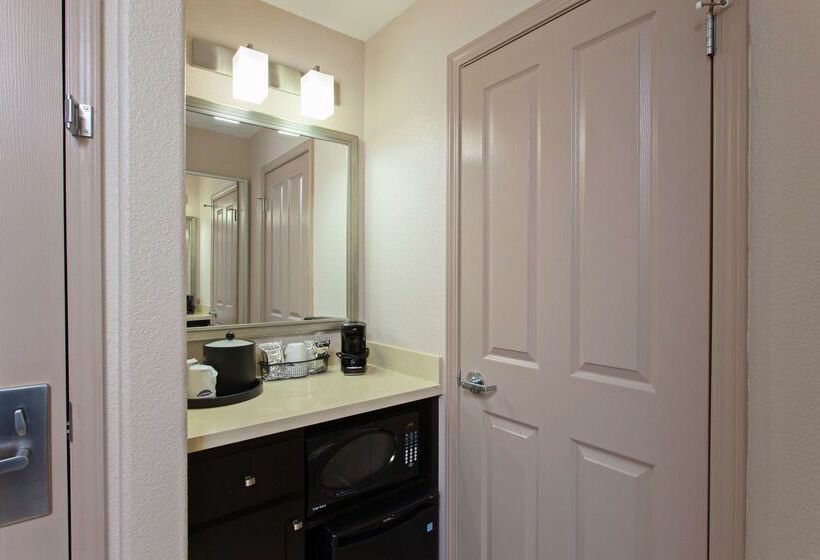 בית מלון כפרי Hampton Inn Morgan Hill