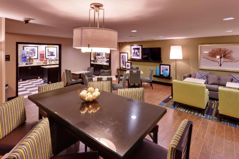 בית מלון כפרי Hampton Inn Morgan Hill