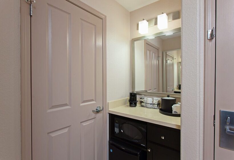 בית מלון כפרי Hampton Inn Morgan Hill