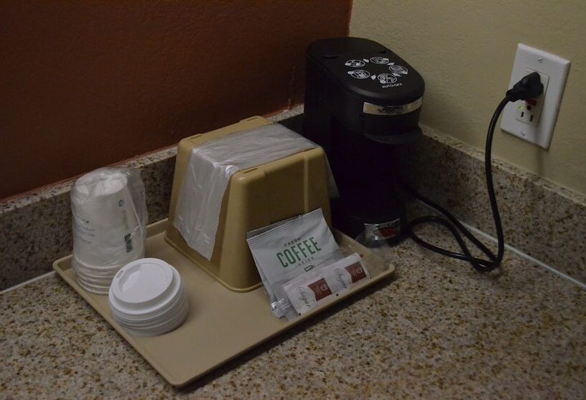 酒店 Hill Country Inn & Suites