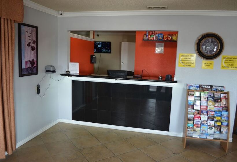 酒店 Hill Country Inn & Suites