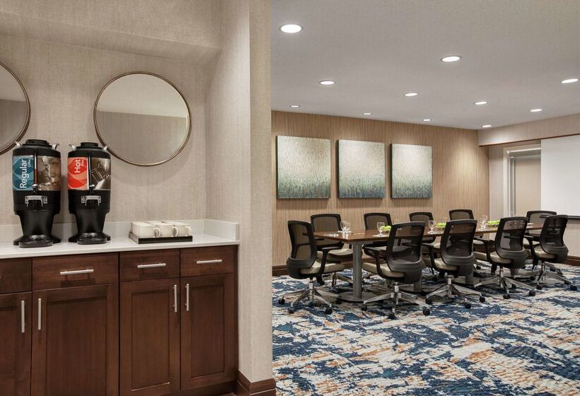 فندق Homewood Suites By Hilton Kansas Cityairport