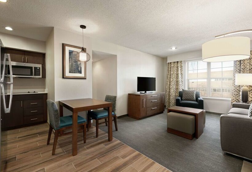 فندق Homewood Suites By Hilton Kansas Cityairport