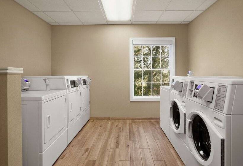 فندق Homewood Suites By Hilton Kansas Cityairport