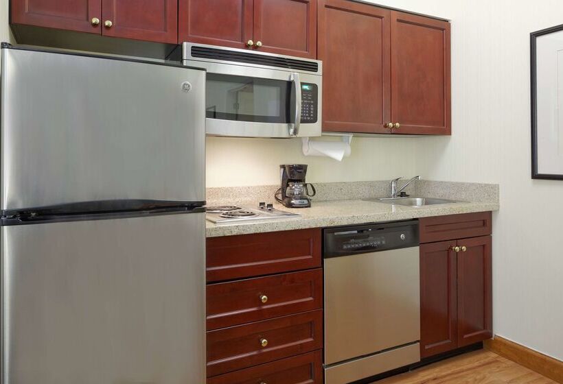 هتل Homewood Suites By Hilton Raleighcrabtree Valley