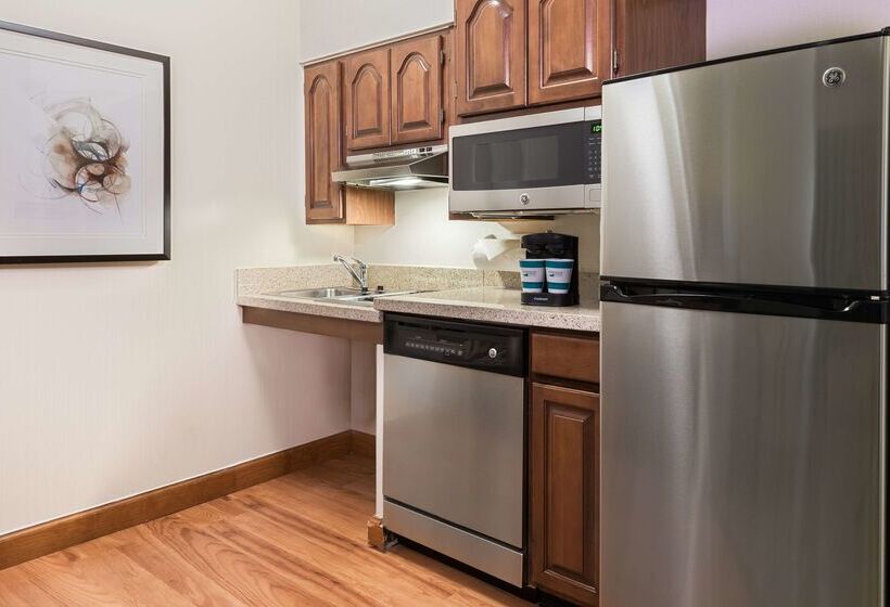 هتل Homewood Suites By Hilton Raleighcrabtree Valley