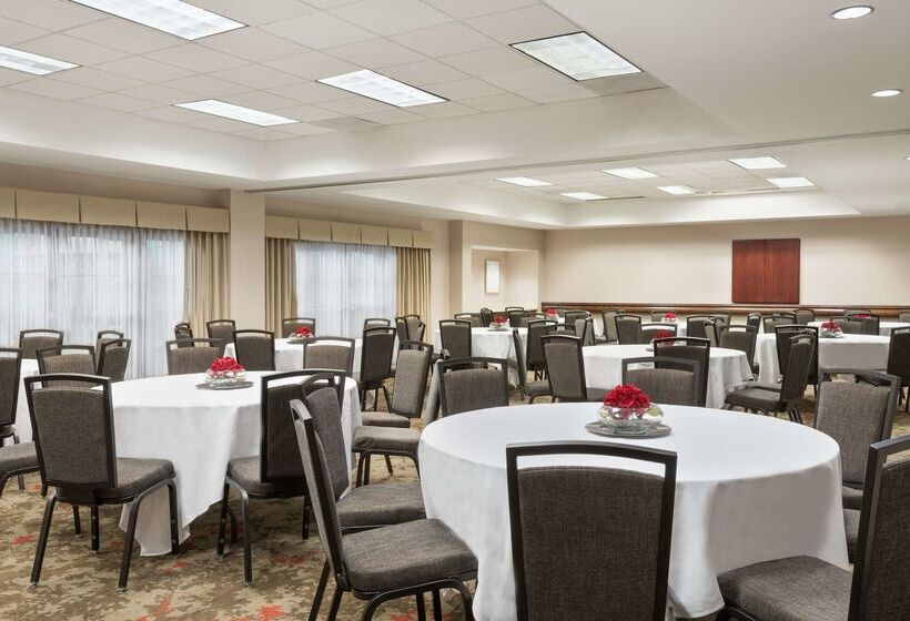 هتل Homewood Suites By Hilton Raleighcrabtree Valley