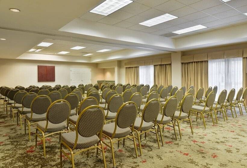 هتل Homewood Suites By Hilton Raleighcrabtree Valley