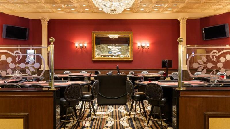 هتل Horseshoe Bossier Casino &