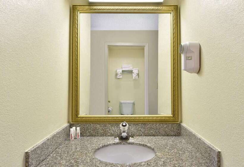 Howard Johnson By Wyndham Allentown/dorney Hotel & Suites