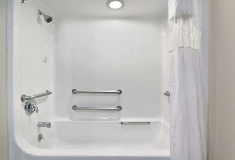 Howard Johnson By Wyndham Allentown/dorney Hotel & Suites