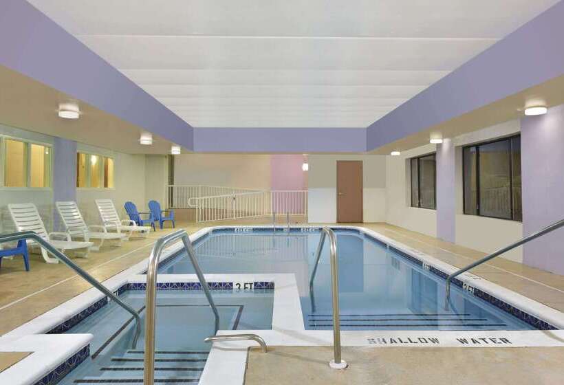 Howard Johnson By Wyndham Allentown/dorney Hotel & Suites