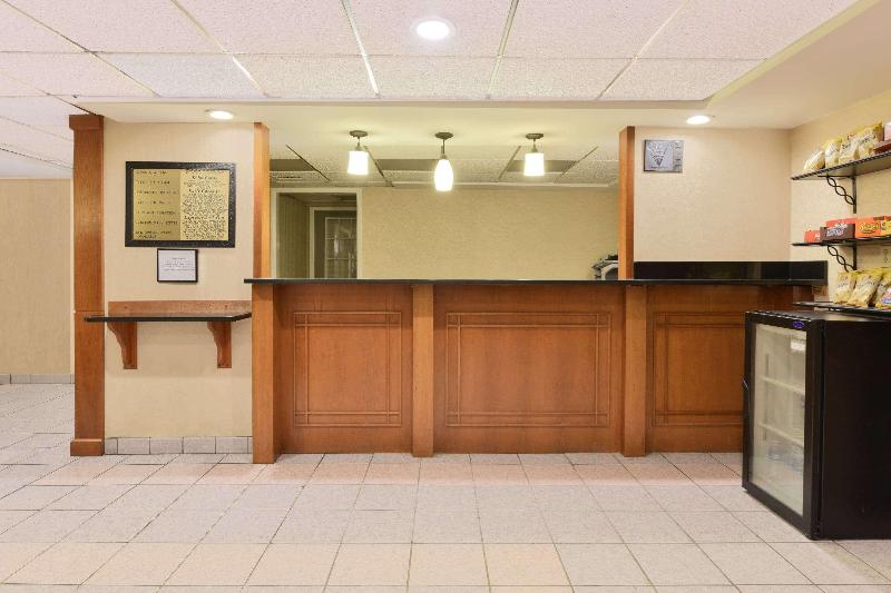 Howard Johnson By Wyndham Allentown/dorney Hotel & Suites