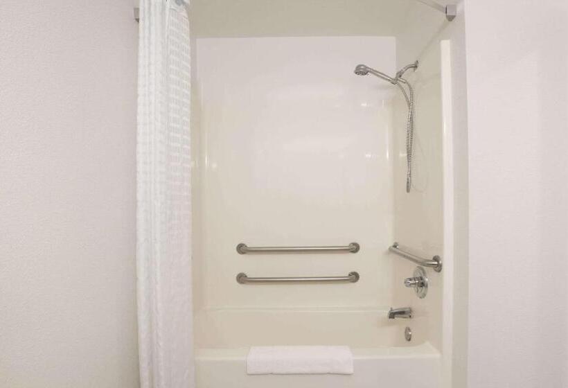 فندق Howard Johnson By Wyndham Beckley