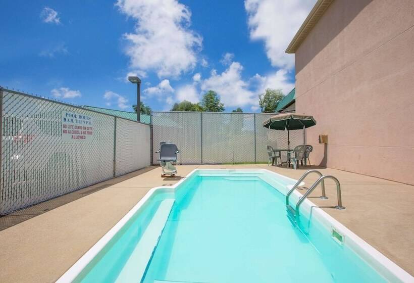 فندق Howard Johnson By Wyndham Beckley