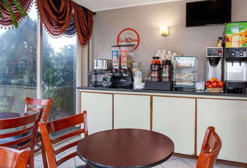 בית מלון כפרי Howard Johnson By Wyndham Colorado Springs