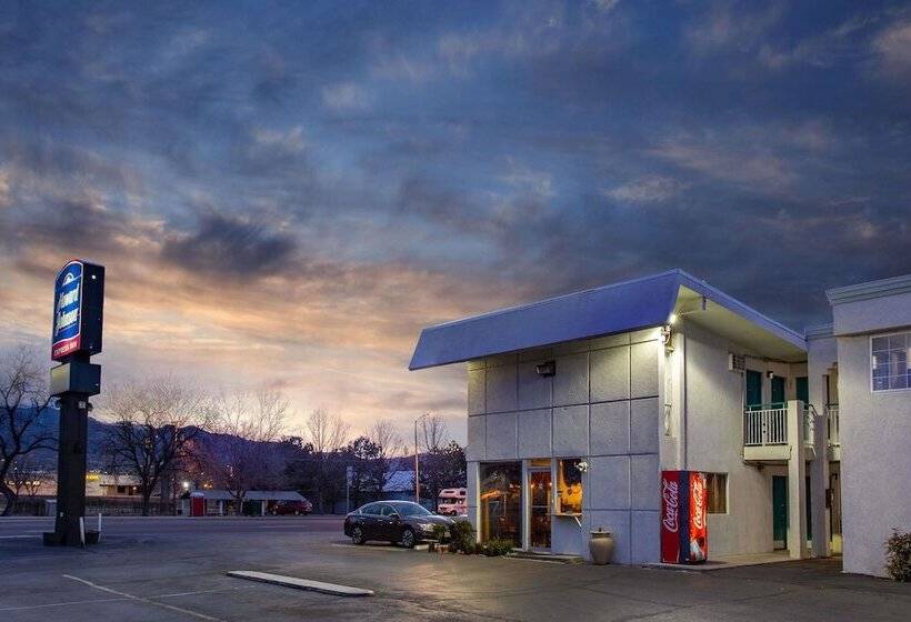 בית מלון כפרי Howard Johnson By Wyndham Colorado Springs