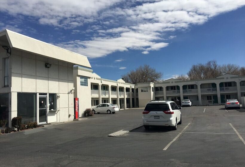 בית מלון כפרי Howard Johnson By Wyndham Colorado Springs