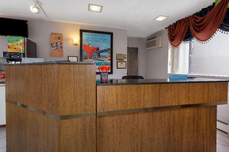 בית מלון כפרי Howard Johnson By Wyndham Colorado Springs