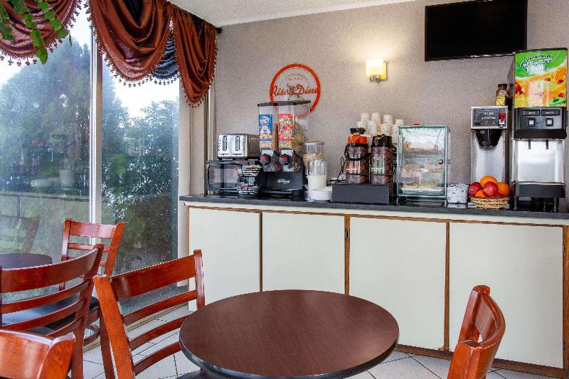 בית מלון כפרי Howard Johnson By Wyndham Colorado Springs