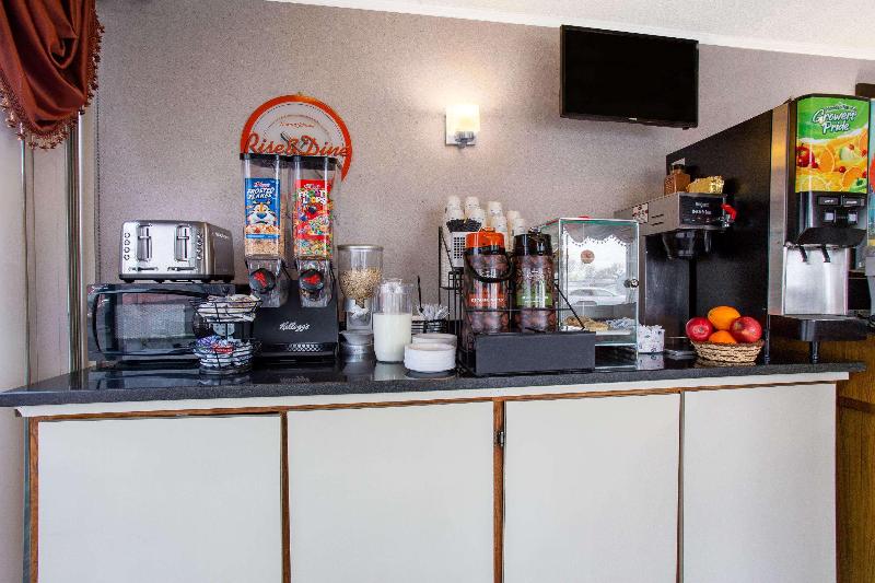 בית מלון כפרי Howard Johnson By Wyndham Colorado Springs