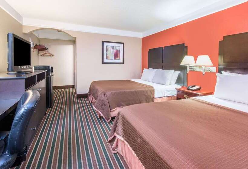 هتل Howard Johnson By Wyndham Historic Lake Charles