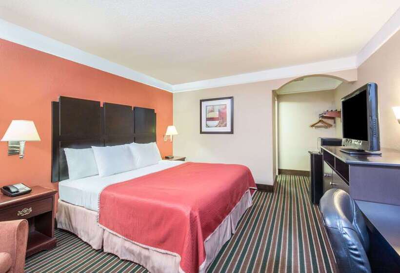 هتل Howard Johnson By Wyndham Historic Lake Charles