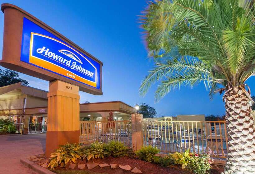 هتل Howard Johnson By Wyndham Historic Lake Charles