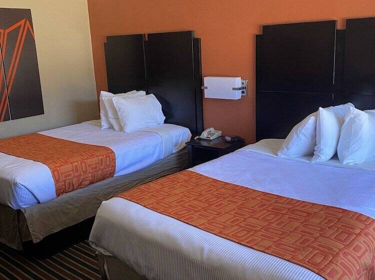 هتل Howard Johnson By Wyndham Historic Lake Charles