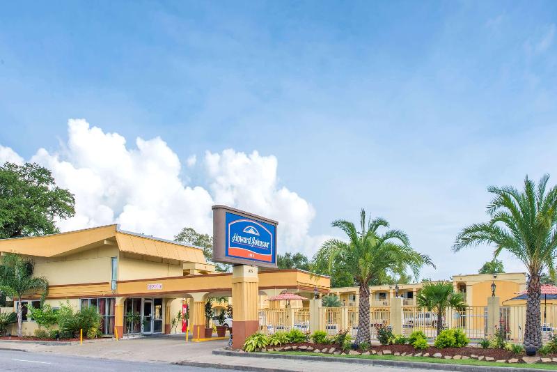 هتل Howard Johnson By Wyndham Historic Lake Charles