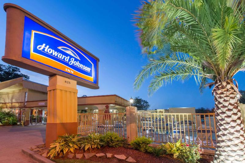 هتل Howard Johnson By Wyndham Historic Lake Charles