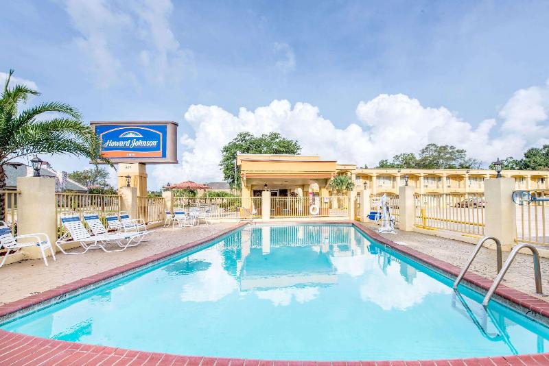 هتل Howard Johnson By Wyndham Historic Lake Charles