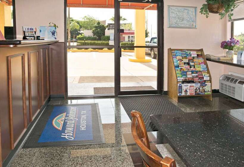 هتل Howard Johnson By Wyndham Houston Heights/downtown
