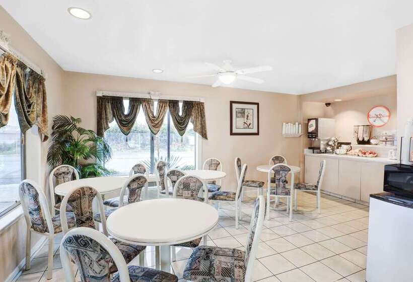 فندق Howard Johnson By Wyndham Modesto Ceres