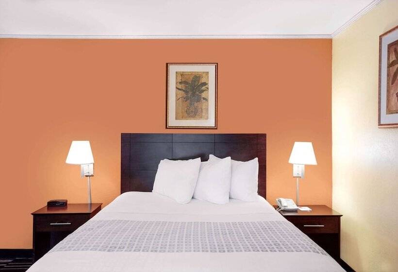 فندق Howard Johnson By Wyndham Modesto Ceres