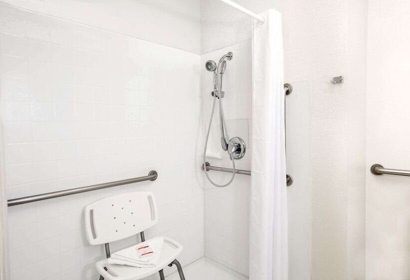 فندق Howard Johnson By Wyndham Modesto Ceres