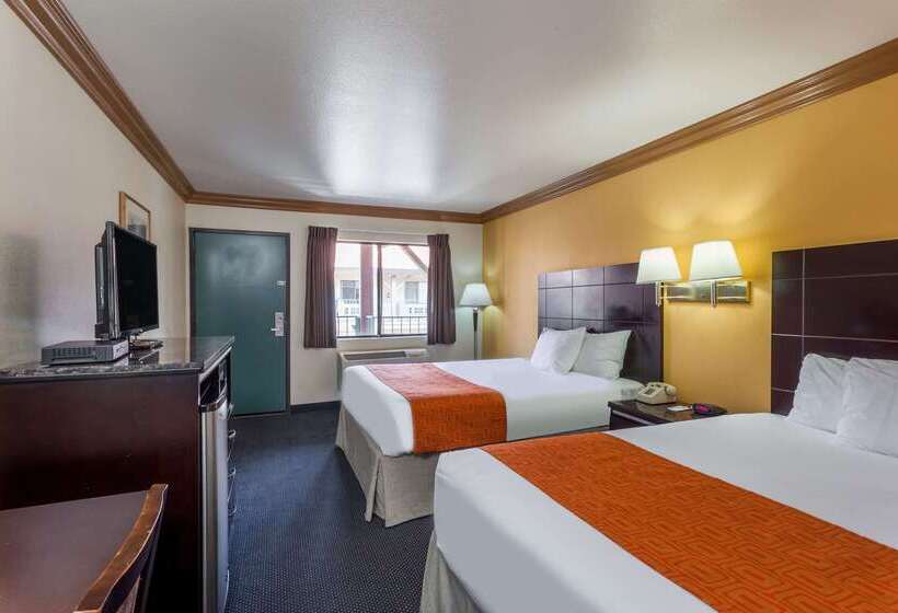 فندق Howard Johnson By Wyndham Norco