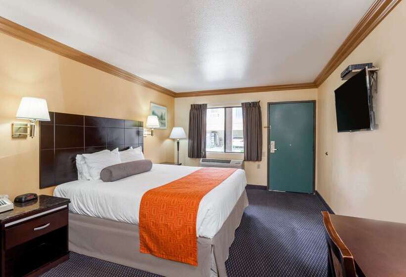 فندق Howard Johnson By Wyndham Norco