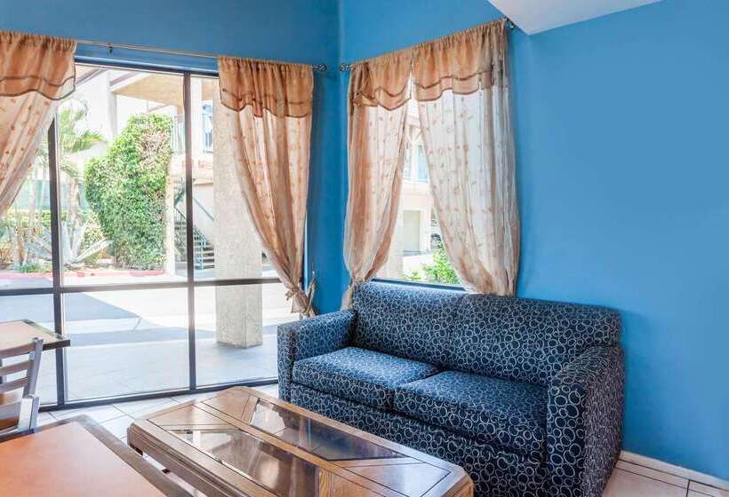 فندق Howard Johnson By Wyndham Norco