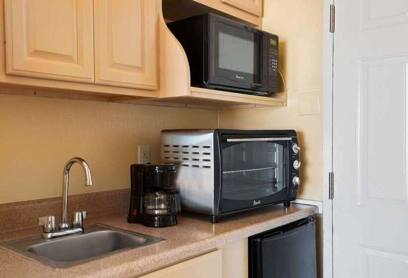 فندق Howard Johnson By Wyndham Ocean City Oceanfront