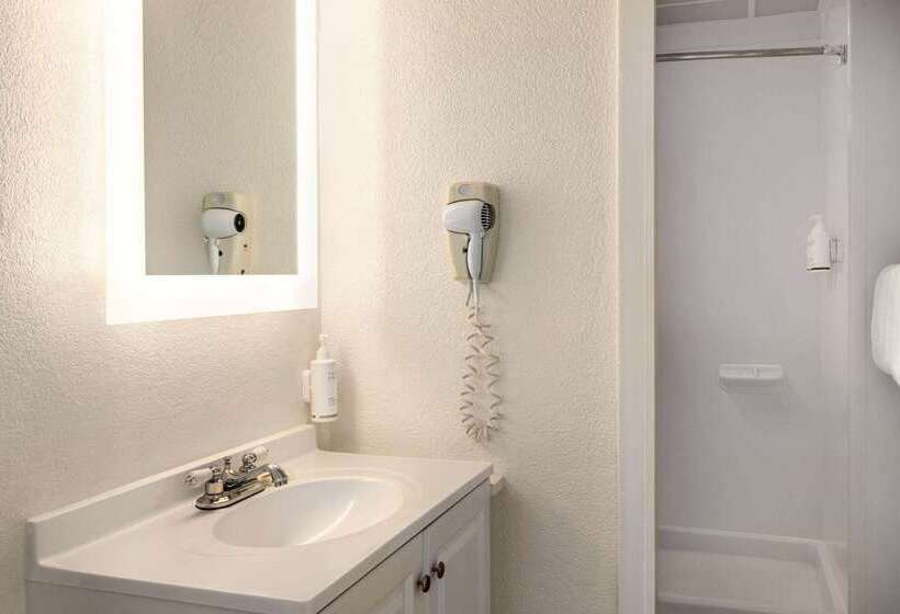 هتل Howard Johnson By Wyndham Ocean City Oceanfront