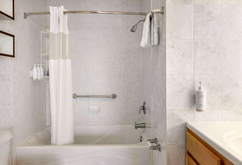 فندق Howard Johnson By Wyndham Ocean City Oceanfront