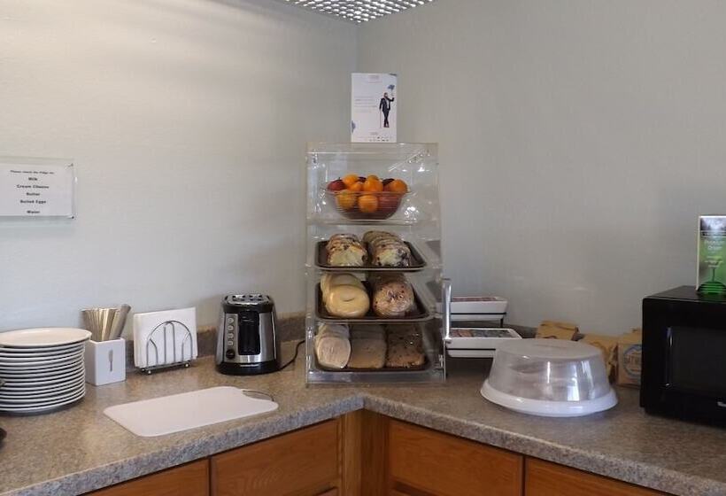 فندق Howard Johnson By Wyndham Roseburg